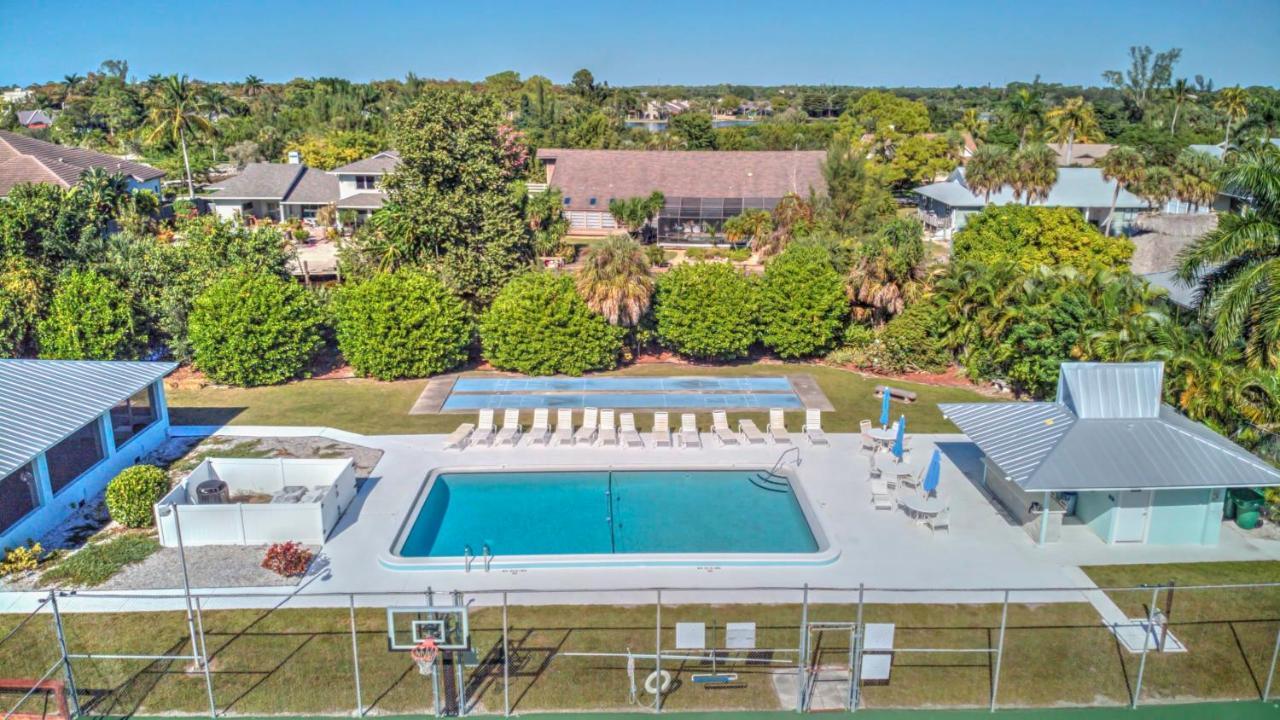 Pet Friendly Pool Home In River Reach Of Naples Fl Exterior foto